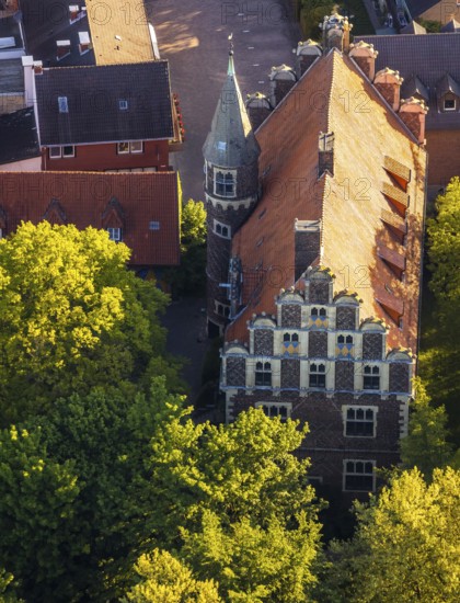 Aerial view, Wolbeck Castle, Drostenhof, Wolbecker Park, Am Steintor, Münster, Münsterland, North Rhine-Westphalia, Germany, DE, Europe, von Merveldt family, manor house, manor house, manor building, aerial photograph, aerial photography, aerial photography, Renaissance style, castle, sight, stair tower, overview, bird's eye view, residence of the count, birds-eyes view, historical, overview