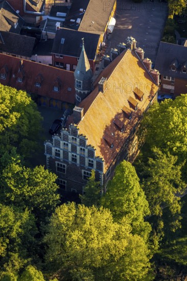 Aerial view, Wolbeck Castle, Drostenhof, Wolbecker Park, Am Steintor, Münster, Münsterland, North Rhine-Westphalia, Germany, DE, Europe, von Merveldt family, manor house, manor house, manor building, aerial photograph, aerial photography, aerial photography, Renaissance style, castle, sight, stair tower, overview, bird's eye view, residence of the count, birds-eyes view, historical, overview