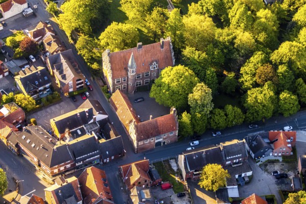 Aerial view, Wolbeck Castle, Drostenhof, Wolbecker Park, Am Steintor, Münster, Münsterland, North Rhine-Westphalia, Germany, DE, Europe, von Merveldt family, manor house, manor house, manor building, aerial photograph, aerial photography, aerial photography, Renaissance style, castle, sight, stair tower, overview, bird's eye view, residence of the count, birds-eyes view, historical, overview