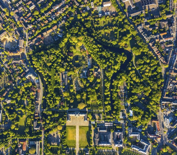 Aerial view, Westfälische Wilhelms-Universität Münster, Schlossplatz, Botanischer Garten, Westfälischer Bauerngarten, Münster, Münsterland, North Rhine-Westphalia, Germany, education, educational institution, DE, Europe, green trees, manor house, manor building, courtyard, aerial view, aerial photography, aerial photography, park, castle, castle moat, overview, university, bird's-eye view, WWU Münster, birds-eyes view, overview