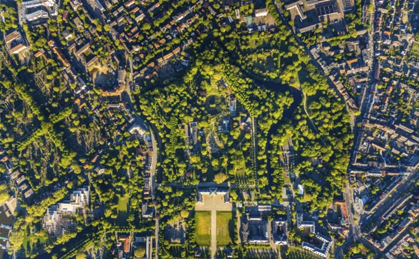 Aerial view, Westfälische Wilhelms-Universität Münster, Schlossplatz, Botanischer Garten, Westfälischer Bauerngarten, Münster, Münsterland, North Rhine-Westphalia, Germany, education, educational institution, DE, Europe, green trees, manor house, manor building, courtyard, aerial view, aerial photography, aerial photography, park, castle, castle moat, overview, university, bird's-eye view, WWU Münster, birds-eyes view, overview