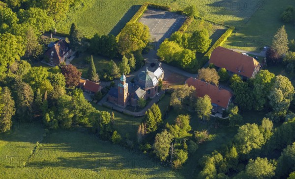 Aerial view, catholic Dyckburg church, Münster, Münsterland, North Rhine-Westphalia, Germany, place of worship, DE, Europe, religious community, place of worship, kindergarten, nursery, crèche, day care centre, church, parish, day care centre, denomination, aerial view, aerial photography, aerial photography, religion, overview, bird's-eye view, forest area, Waldkindergarten Münster e.V., birds-eyes view, overview
