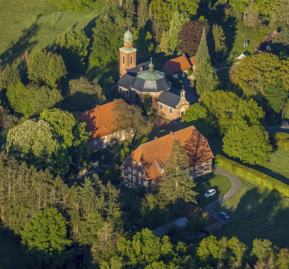 Aerial view, catholic Dyckburg church, Münster, Münsterland, North Rhine-Westphalia, Germany, place of worship, DE, Europe, religious community, place of worship, kindergarten, nursery, crèche, day care centre, church, parish, day care centre, denomination, aerial view, aerial photography, aerial photography, religion, overview, bird's-eye view, forest area, Waldkindergarten Münster e.V., birds-eyes view, overview