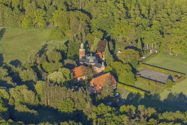 Aerial view, catholic Dyckburg church, Münster, Münsterland, North Rhine-Westphalia, Germany, place of worship, DE, Europe, religious community, place of worship, kindergarten, nursery, crèche, day care centre, church, parish, day care centre, denomination, aerial view, aerial photography, aerial photography, religion, overview, bird's-eye view, forest area, Waldkindergarten Münster e.V., birds-eyes view, overview