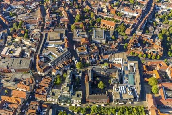 Aerial view, Old Town, Münster-arcades, art museum Pablo Picasso Münster, Oberverwaltungsgericht für das Land North Rhine-Westphalia, LWL-Museum für Kunst und Kultur, Bezirksregierung Münster, Aegidiimarkt, Münster, Münsterland, North Rhine-Westphalia, Deutschland, Behörde, DE, Europa, Kultur, Kunst, Luftaufnahme, Luftbildfotografie, Luftfotografie, Museum, Picasso Museum, Übersicht, Vogelperspektive, birds-eyes view, kulturelle Nutzung, overview