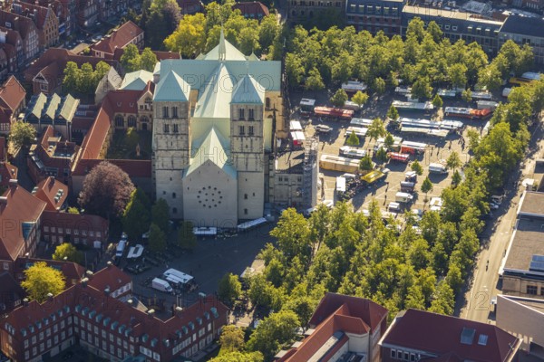 Aerial view, old town, Cathedral of St. Paul, cathedral square, market square, Münster, Münsterland, North Rhine-Westphalia, Germany, place of worship, DE, cathedral, Europe, religious community, place of worship, sacred site, cathedral, church, parish, denomination, aerial view, aerial photography, aerial photography, market, market stalls, religion, religious site, overview, bird's eye view, landmark, birds-eyes view, historical, historical city centre, overview