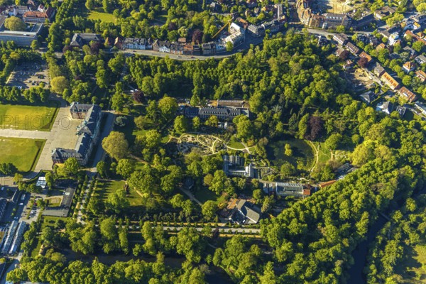 Aerial view, Westfälische Wilhelms-Universität Münster, Schlossplatz, Botanischer Garten, Westfälischer Bauerngarten, Münster, Münsterland, North Rhine-Westphalia, Germany, education, educational institution, DE, Europe, green trees, manor house, manor building, courtyard, aerial view, aerial photography, aerial photography, park, castle, castle moat, overview, university, bird's-eye view, WWU Münster, birds-eyes view, overview