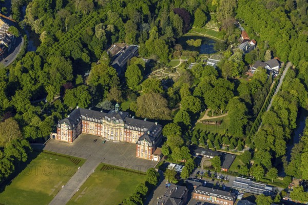 Aerial view, Westfälische Wilhelms-Universität Münster, Schlossplatz, Botanischer Garten, Westfälischer Bauerngarten, Münster, Münsterland, North Rhine-Westphalia, Germany, education, educational institution, DE, Europe, green trees, manor house, manor building, courtyard, aerial view, aerial photography, aerial photography, park, castle, castle moat, overview, university, bird's-eye view, WWU Münster, birds-eyes view, overview