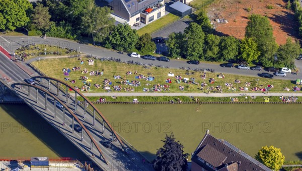 Aerial view, bathing at the canal, Dortmund-Ems canal, sunbathing lawn, sunbathing, August-Schepers-Straße, bridge Wolbecker Straße, Memelufer, Mauritz, Münster, Münsterland, North Rhine-Westphalia, Germany, bridge, DE, Europe, leisure, leisure pool, leisure activities, Klartext-Verlag, aerial view, aerial photography, aerial photography, Münster from above, Münster book, summer fun, sunbather, lido, lido, overview, bird's eye view, birds-eyes view, free bathing establishment, overview, Corona distance. Corona distance, pandemic restrictions, end of lockdown