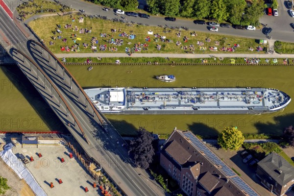 Aerial view, bathing at the canal, Dortmund-Ems canal, sunbathing lawn, sunbathing, August-Schepers-Straße, bridge Wolbecker Straße, Memelufer, Mauritz, Münster, Münsterland, North Rhine-Westphalia, Germany, bridge, DE, Europe, leisure, leisure pool, leisure activities, Klartext-Verlag, aerial view, aerial photography, aerial photography, Münster from above, Münster book, shipping traffic, summer fun, sun worshippers, lido, lido, overview, bird's eye view, birds-eyes view, free bathing establishment, overview, Corona distance. Corona distance, pandemic restrictions, end of lockdown, inland shipping, tanker, tanker cargo ship