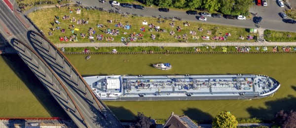 Aerial view, bathing at the canal, Dortmund-Ems canal, sunbathing lawn, sunbathing, August-Schepers-Straße, bridge Wolbecker Straße, Memelufer, Mauritz, Münster, Münsterland, North Rhine-Westphalia, Germany, bridge, DE, Europe, leisure, leisure pool, leisure activities, Klartext-Verlag, aerial view, aerial photography, aerial photography, Münster from above, Münster book, shipping traffic, summer fun, sun worshippers, lido, lido, overview, bird's eye view, birds-eyes view, free bathing establishment, overview, Corona distance. Corona distance, pandemic restrictions, end of lockdown, inland shipping, tanker, tanker cargo ship