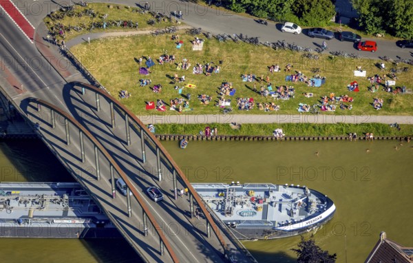 Aerial view, bathing at the canal, Dortmund-Ems canal, sunbathing lawn, sunbathing, August-Schepers-Straße, bridge Wolbecker Straße, Memelufer, Mauritz, Münster, Münsterland, North Rhine-Westphalia, Germany, bridge, DE, Europe, leisure, leisure pool, leisure activities, Klartext-Verlag, aerial view, aerial photography, aerial photography, Münster from above, Münster book, shipping traffic, summer fun, sun worshippers, lido, lido, overview, bird's eye view, birds-eyes view, free bathing establishment, overview, Corona distance. Corona distance, pandemic restrictions, end of lockdown, inland shipping, tanker, tanker cargo ship