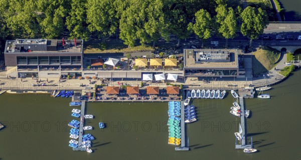 Aerial view, gastronomy at the Aasee, AASEE-AKTIV boats, sailing school Overschmidt, Pluggendorf, Münster, Münsterland, North Rhine-Westphalia, Germany, A2 am See, Aaseeterrassen, DE, Europe, Klartext-Verlag, aerial view, aerial photography, aerial photography, Münster from above, Münsterbuch, Ristorante Il DiVino, lake, overview, bird's eye view, birds-eyes view, overview