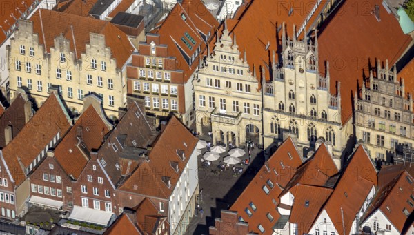 Aerial view, Prinzipalmarkt, historic town hall, overwater, Münster, Münsterland, North Rhine-Westphalia, Germany, old town, outdoor catering, authority, DE, Europe, gabled houses, main market, Klartext-Verlag, aerial photograph, aerial photography, aerial photography, Münster from above, Münster book, town hall, sight, city administration, street, overview, administrative area, bird's eye view, birds-eyes view, historical, overview, red roofs