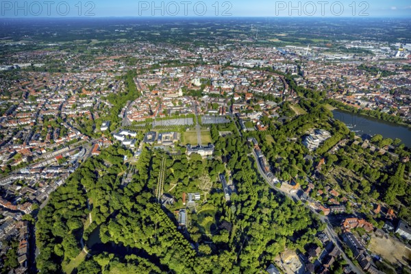 Aerial view, Old Town, Promenadenring, St Paul's Cathedral, Cathedral SquarePaulus-Dom, Domplatz, catholic Liebfrauen-Überwasserkirche, catholic St. Lamberti-Kirche, St. Martini-Kirche, theatre Münster, castle, Münster, Münsterland, North Rhine-Westphalia, Germany, DE, Europe, green trees, courtyard, Klartext-Verlag, aerial view, aerial photography, aerial photography, Münster from above, Münsterbuch, ring of green trees, castle grounds, castle garden, castle park, sight, overview, bird's eye view, bird's eye view, overview