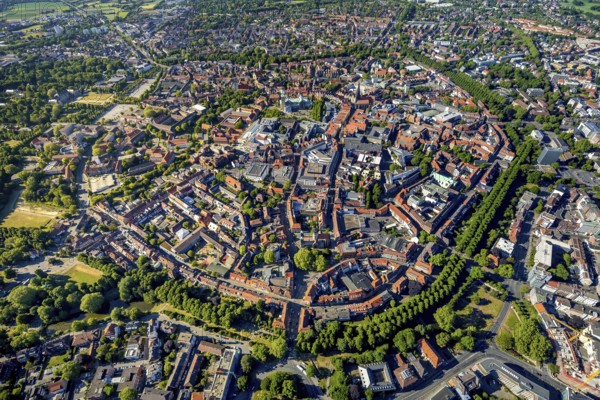 Aerial view, Old Town, Promenadenring, St Paul's Cathedral, Cathedral SquarePaulus-Dom, Domplatz, catholic Liebfrauen-Überwasserkirche, catholic St. Lamberti-Kirche, St. Martini-Kirche, theatre Münster, castle Münster, Josef, Münster, Münsterland, North Rhine-Westphalia, Germany, DE, Europe, green trees, courtyard, Klartext-Verlag, aerial view, aerial photography, aerial photography, Münster from above, Münsterbuch, ring of green trees, castle, castle grounds, castle garden, castle park, sight, overview, bird's-eye view, overview