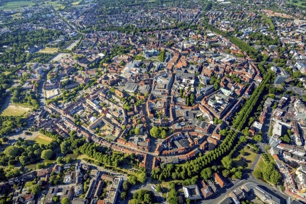 Aerial view, Old Town, Promenadenring, St Paul's Cathedral, Cathedral SquarePaulus-Dom, Domplatz, catholic Liebfrauen-Überwasserkirche, catholic St. Lamberti-Kirche, St. Martini-Kirche, theatre Münster, castle Münster, Josef, Münster, Münsterland, North Rhine-Westphalia, Germany, DE, Europe, green trees, courtyard, Klartext-Verlag, aerial view, aerial photography, aerial photography, Münster from above, Münsterbuch, ring of green trees, castle, castle grounds, castle garden, castle park, sight, overview, bird's-eye view, overview