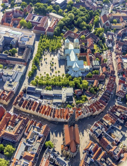 Aerial view, Old Town, St Paul's CathedralSt. Paul's Cathedral, cathedral square, Prinzipalmarkt, cathedral, Münster, Münsterland, North Rhine-Westphalia, Germany, place of worship, DE, Europe, religious community, place of worship, main market, holy place, cathedral, church, parish, Klartext-Verlag, denomination, aerial view, aerial photography, aerial photography, Münster from above, Münster book, religion, religious site, sight, overview, bird's-eye view, landmark, birds-eyes view, historical, historical city centre, overview