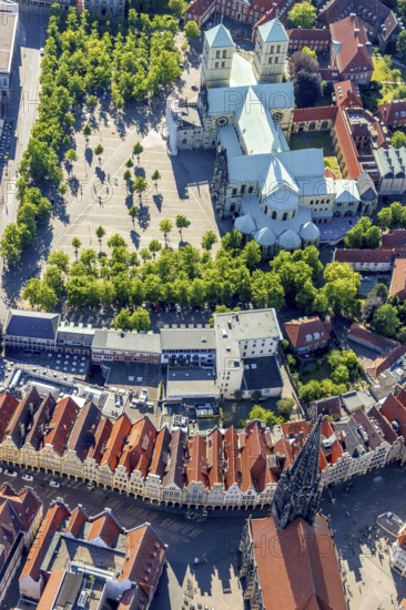 Aerial view, Old Town, St Paul's CathedralSt. Paul's Cathedral, cathedral square, Prinzipalmarkt, cathedral, Münster, Münsterland, North Rhine-Westphalia, Germany, place of worship, DE, Europe, religious community, place of worship, main market, holy place, cathedral, church, parish, Klartext-Verlag, denomination, aerial view, aerial photography, aerial photography, Münster from above, Münster book, religion, religious site, sight, overview, bird's-eye view, landmark, birds-eyes view, historical, historical city centre, overview