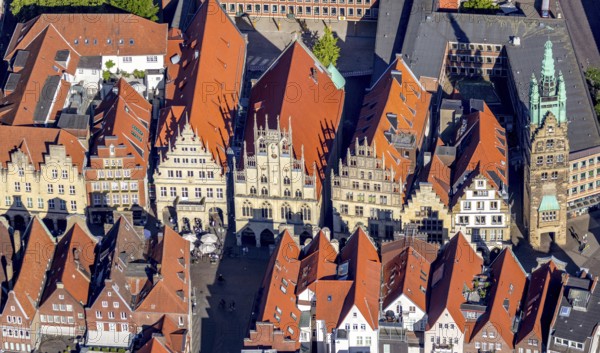 Aerial view, Prinzipalmarkt, historic town hall, Stadthausturm, overwater, Münster, Münsterland, North Rhine-Westphalia, Germany, old town, authority, DE, Europe, gabled houses, main market, Klartext-Verlag, aerial photograph, aerial photography, aerial photography, Münster from above, Münster book, town hall, sight, city administration, street, overview, administrative area, bird's eye view, birds-eyes view, historical, overview, red roofs