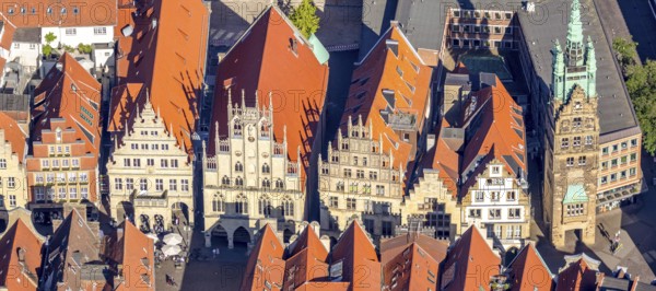 Aerial view, Prinzipalmarkt, historic town hall, Stadthausturm, overwater, Münster, Münsterland, North Rhine-Westphalia, Germany, old town, authority, DE, Europe, gabled houses, main market, Klartext-Verlag, aerial photograph, aerial photography, aerial photography, Münster from above, Münster book, town hall, sight, city administration, street, overview, administrative area, bird's eye view, birds-eyes view, historical, overview, red roofs