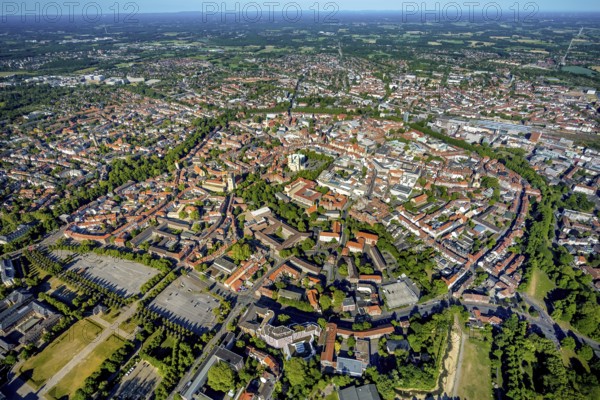 Aerial view, Old Town, Promenadenring, Cathedral St. Paul's Cathedral, Cathedral Square, Catholic Church of Our Lady above the Water, Catholic Church of St. Lambert, St. Martini Church, Münster Theatre, Münster, Münsterland, North Rhine-Westphalia, Germany, DE, Europe, Green Trees, Klartext-Verlag, aerial view, aerial photography, aerial photography, Münster from above, Münster Book, ring of green trees, sight, overview, bird's eye view, birds-eyes view, overview