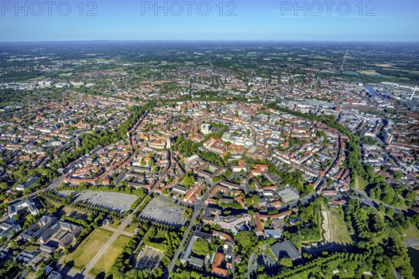 Aerial view, Old Town, Promenadenring, Cathedral St. Paul's Cathedral, Cathedral Square, Catholic Church of Our Lady above the Water, Catholic Church of St. Lambert, St. Martini Church, Münster Theatre, Münster, Münsterland, North Rhine-Westphalia, Germany, DE, Europe, Green Trees, Klartext-Verlag, aerial view, aerial photography, aerial photography, Münster from above, Münster Book, ring of green trees, sight, overview, bird's eye view, birds-eyes view, overview