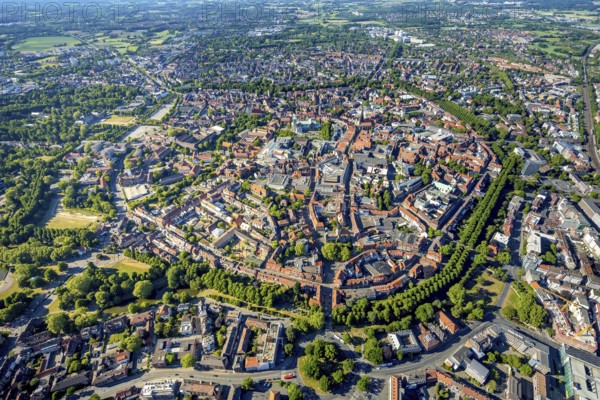 Aerial view, Old Town, Promenadenring, St Paul's Cathedral, Cathedral SquarePaulus-Dom, Domplatz, catholic Liebfrauen-Überwasserkirche, catholic St. Lamberti-Kirche, St. Martini-Kirche, theatre Münster, castle Münster, Josef, Münster, Münsterland, North Rhine-Westphalia, Germany, DE, Europe, green trees, courtyard, Klartext-Verlag, aerial view, aerial photography, aerial photography, Münster from above, Münsterbuch, ring of green trees, castle, castle grounds, castle garden, castle park, sight, overview, bird's-eye view, overview