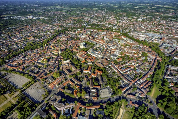 Aerial view, Old Town, Promenadenring, Cathedral St. Paul's Cathedral, Cathedral Square, Catholic Church of Our Lady above the Water, Catholic Church of St. Lambert, St. Martini Church, Münster Theatre, Münster, Münsterland, North Rhine-Westphalia, Germany, DE, Europe, Green Trees, Klartext-Verlag, aerial view, aerial photography, aerial photography, Münster from above, Münster Book, ring of green trees, sight, overview, bird's eye view, birds-eyes view, overview