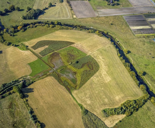 Aerial view, observation hut Disselmersch in the Lippe floodplains, river Lippe, Büninghausener Straße, Heintrop, Lippetal, district Soest, North Rhine-Westphalia, Germany, DE, Europe, grassland areas, district Soest-Buch, district Soest-Buch, cultural landscape, landscape, Lippe floodplain, aerial view, aerial photography, aerial photography, nature reserve, nature conservation area, overview, environmental protection, bird's eye view, birds-eyes view, national nature reserve, overview