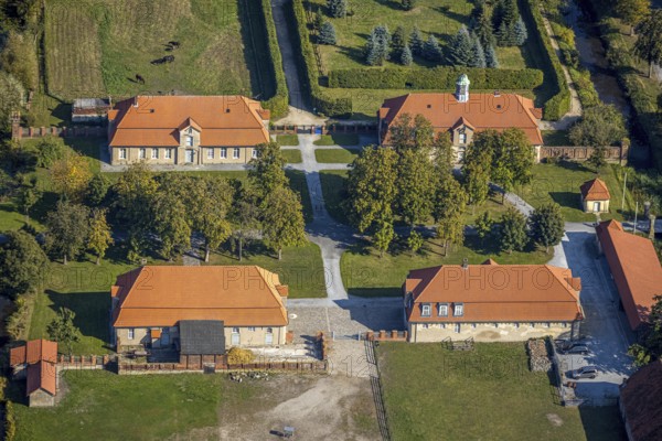 Aerial view, building Schlossstraße, Schlossgarten Hovestadt, Lippetal, Kreis Soest, North Rhine-Westphalia, Germany, DE, Europe, Kreis-Soest-Buch, KreisSoestBuch, aerial view, aerial photography, aerial photography, castle, overview, bird's-eye view, birds-eyes view, overview, red roofs