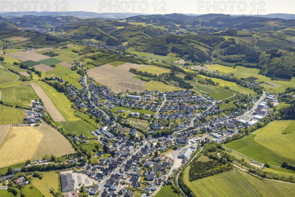 Aerial view, local view Elspe, Lennestadt, Sauerland, North Rhine-Westphalia, Germany, educational institution, DE, Europe, primary school, teaching institute, aerial view, aerial photography, aerial photography, local view, school, St.-Jakobus-Schule, townscape, urban area, overview, bird's-eye view, overview