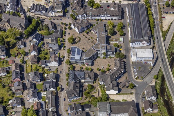 Aerial view, town hall Lennestadt, HIT Handelsgruppe GmbH, Thomas-Morus-Platz, Altenhundem, Lennestadt, Sauerland, North Rhine-Westphalia, Germany, authority, DE, shopping square, shopping centre, Europe, aerial view, aerial photography, aerial photography, local supply centre, town hall, town administration, supermarket, overview, bird's-eye view, overview