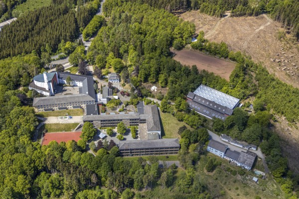 Aerial photo, Private Gymnasium Maria Königin, Jugendhof Pallotti Lennestadt, Mission House, Altenhundem, Lennestadt, Sauerland, North Rhine-Westphalia, Germany, education, educational institution, DE, Europe, grammar school, teaching institute, aerial photo, aerial photography, aerial photography, school, overview, bird's eye view, forest area, birds-eyes view, overview