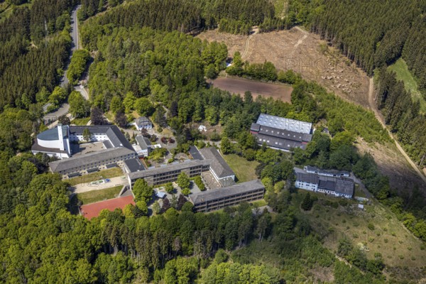 Aerial photo, Private Gymnasium Maria Königin, Jugendhof Pallotti Lennestadt, Mission House, Altenhundem, Lennestadt, Sauerland, North Rhine-Westphalia, Germany, education, educational institution, DE, Europe, grammar school, teaching institute, aerial photo, aerial photography, aerial photography, school, overview, bird's eye view, forest area, birds-eyes view, overview