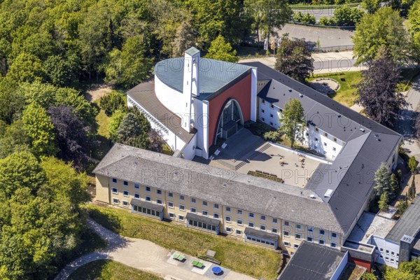Aerial photo, Private Gymnasium Maria Königin, Jugendhof Pallotti Lennestadt, Mission House, Altenhundem, Lennestadt, Sauerland, North Rhine-Westphalia, Germany, education, educational institution, DE, Europe, grammar school, teaching institute, aerial photo, aerial photography, aerial photography, school, overview, bird's eye view, forest area, birds-eyes view, overview