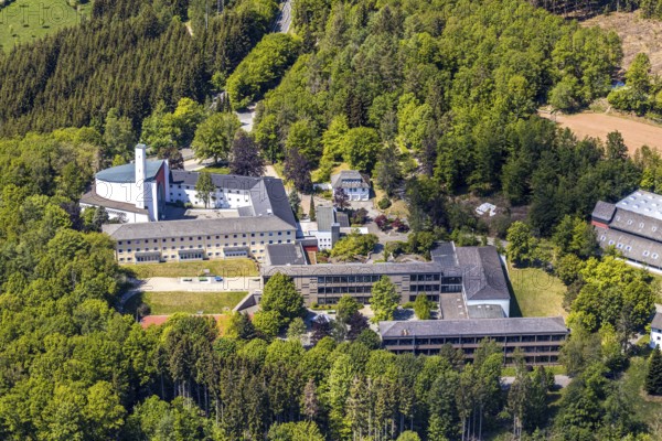Aerial photo, Private Gymnasium Maria Königin, Jugendhof Pallotti Lennestadt, Mission House, Altenhundem, Lennestadt, Sauerland, North Rhine-Westphalia, Germany, education, educational institution, DE, Europe, grammar school, teaching institute, aerial photo, aerial photography, aerial photography, school, overview, bird's eye view, forest area, birds-eyes view, overview