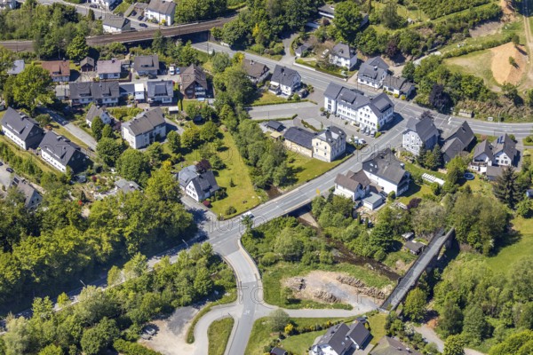 Aerial view, residential area Hundemstraße, corner Siegener Straße, river Hundem, Kirchhundem, Sauerland, North Rhine-Westphalia, Germany, DE, Europe, property tax, real estate, aerial view, aerial photography, aerial photography, overview, bird's eye view, housing estate, living and living, residential area, residential buildings, housing quality, housing estate, birds-eyes view, overview