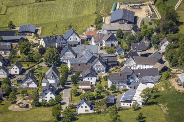Aerial view, half-timbered houses in Sporke, Lennestadt, Sauerland, North Rhine-Westphalia, Germany, DE, Europe, property tax, real estate, aerial view, aerial photography, aerial photography, overview, bird's-eye view, housing estate, housing and living, residential area, residential buildings, housing quality, housing estate, birds-eyes view, overview