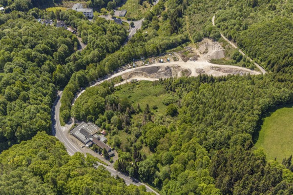 Aerial view, excavations Grubenstraße, Autohaus Heinz-Dieter Hoppmann, Halberbracht, Lennestadt, Sauerland, North Rhine-Westphalia, Germany, DE, Europe, aerial view, aerial photography, aerial photography, sand pit, overview, bird's-eye view, forest area, birds-eyes view, overview