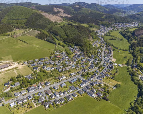 Aerial view, aerial view Kickenbach, Lennestadt, Sauerland, North Rhine-Westphalia, Germany, federal road B236, DE, Europe, property tax, Heinemanns Hof, hilly landscape, real estate, aerial view, aerial photography, aerial photography, Schmallenberger Straße, overview, bird's-eye view, forest area, residential area, living and living, residential area, residential buildings, housing estate, birds-eyes view, overview