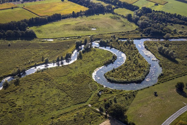 Aerial view, nature reserve Lippe floodplain, river Lippe loop, Liesborn, Wadersloh, district Soest, North Rhine-Westphalia, Germany, Benninghauser Heide, DE, Europe, Göttinger Straße, district Soest-Buch, district Soest-Buch, cultural landscape, Lippstadt, aerial view, aerial photography, aerial photography, NSG Lippe floodplain, nature conservation, nature reserve, overview, riparian forestation, bird's-eye view, meadows and fields, birds-eyes view, overview