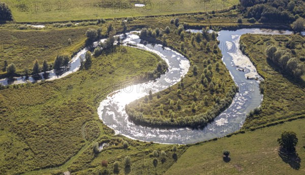 Aerial view, nature reserve Lippe floodplain, river Lippe loop, Liesborn, Wadersloh, district Soest, North Rhine-Westphalia, Germany, Benninghauser Heide, DE, Europe, Göttinger Straße, district Soest-Buch, district Soest-Buch, cultural landscape, Lippstadt, aerial view, aerial photography, aerial photography, NSG Lippe floodplain, nature conservation, nature reserve, overview, riparian forestation, bird's-eye view, meadows and fields, birds-eyes view, overview