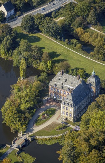 Aerial view, moated castle Hovestadt, baroque garden, Hovestadt, Lippetal, district Soest, North Rhine-Westphalia, Germany, castle, DE, monument protection, Europe, moat, green area, green spaces, manor house, manor building, courtyard, district Soest-Buch, district Soest-Buch, aerial photograph, aerial photography, aerial photography, park, park area, castle, castle park, overview, bird's-eye view, moated castle, moat, moated castle, birds-eyes view, overview