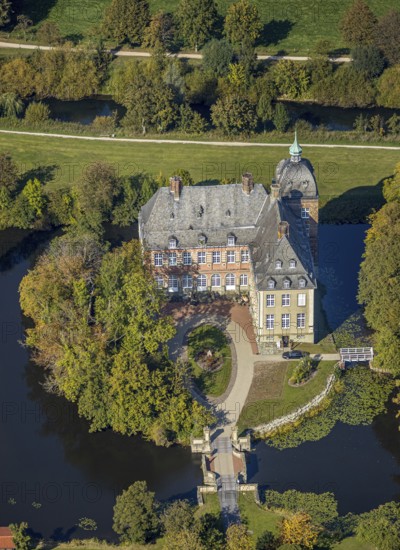 Aerial view, moated castle Hovestadt, baroque garden, Hovestadt, Lippetal, district Soest, North Rhine-Westphalia, Germany, castle, DE, monument protection, Europe, moat, green area, green spaces, manor house, manor building, courtyard, district Soest-Buch, district Soest-Buch, aerial photograph, aerial photography, aerial photography, park, park area, castle, castle park, overview, bird's-eye view, moated castle, moat, moated castle, birds-eyes view, overview