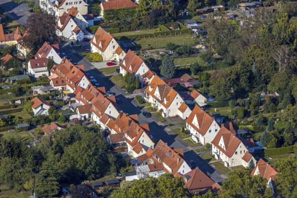 Aerial view, Ebertstraße housing estate, Lippstadt, Soest district, North Rhine-Westphalia, Germany, DE, single-family homes, Europe, gardens, property tax, green trees, real estate, Soest-Buch district, Soest-Buch district, aerial photography, aerial photography, aerial view, terraced houses, overview, bird's-eye view, housing estate, living and living, residential area, residential buildings, quality of living, residential neighbourhood, housing estate, birds-eyes view, overview, red roofs