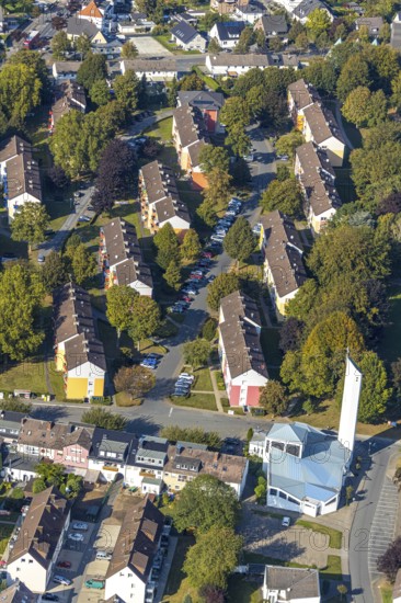 Aerial view, Kopernikusweg terraced housing estate, Leibnizstraße, Catholic Church St. Pius, Lippstadt, district of Soest, North Rhine-Westphalia, Germany, place of worship, DE, Europe, religious community, place of worship, property tax, green trees, holy place, real estate, church, parish, denomination, district of Soest-Buch, district of Soest-Buch, Liebigstraße, aerial photograph, aerial photography, aerial photography, apartment buildings, apartment blocks, terraced houses, religion, religious site, overview, bird's-eye view, housing estate, housing and living, residential area, residential buildings, housing quality, residential neighbourhood, housing estate, birds-eyes view, overview