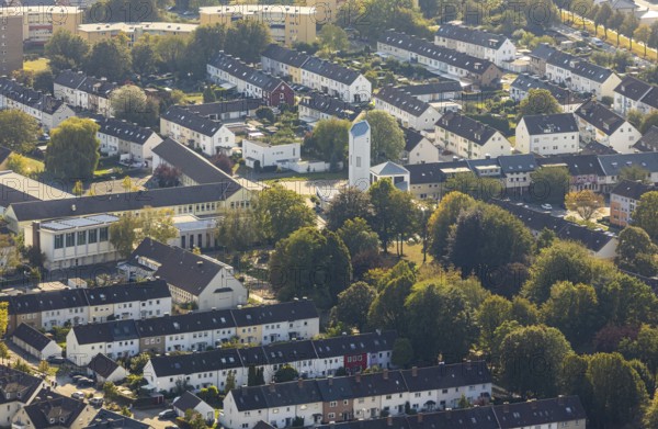 Aerial view, Mercklinghausstraße terraced housing estate, Liebigstraße, Catholic Church St. Pius, Lippstadt, district of Soest, North Rhine-Westphalia, Germany, place of worship, DE, Europe, religious community, place of worship, property tax, green trees, holy place, real estate, church, parish, denomination, district of Soest-Buch, district of Soest-Buch, aerial photograph, aerial photography, aerial photography, apartment buildings, apartment blocks, terraced houses, religion, religious site, overview, bird's-eye view, housing estate, housing and living, residential area, residential buildings, quality of life, residential neighbourhood, housing estate, birds-eyes view, overview