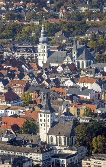 Aerial view, Old Town, evang. Große Marienkirche, Rathausstraße, Jakobikirche, Lange Straße, Lippstadt, Kreis Soest, North Rhine-Westphalia, Germany, place of worship, City, DE, Europe, religious community, place of worship, property tax, holy place, real estate, city centre, church, church community, denomination, Kreis-Soest-Buch, KreisSoestBuch, aerial view, aerial photography, aerial photography, religion, religious site, city view, city centre, overview, bird's-eye view, residential complex, living and life, residential area, residential buildings, residential quality, residential quarter, housing estate, birds-eyes view, overview