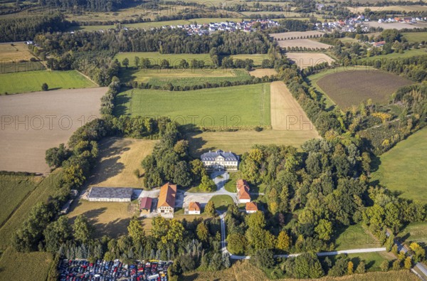 Aerial view, Schloss Herringhausen, Herringhausen, Lippstadt, Kreis Soest, North Rhine-Westphalia, Germany, baroque castle, DE, Europe, moat, manor house, manor building, courtyard, Kreis-Soest-Buch, KreisSoestBuch, aerial photograph, aerial photography, aerial photography, park, park complex, manor house, castle, castle complex, Schorlemerallee, overview, bird's eye view, moat, moated castle, bird's eye view, historical sight, overview